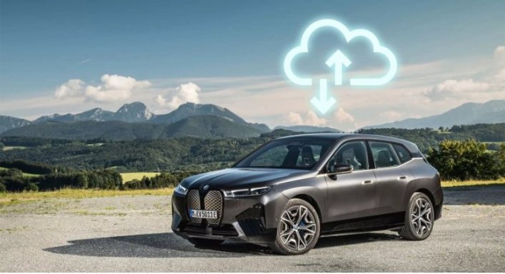 Завершают обновления наличие дисплея времени QLOCKTWO на всех моделях BMW с операционной системой 8…
