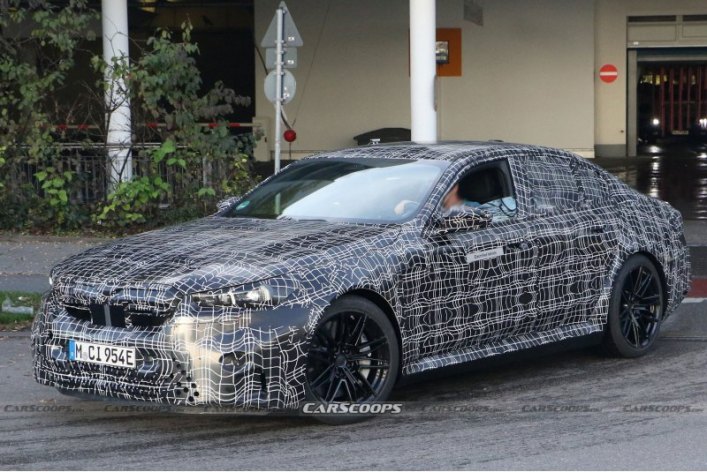 Тем не менее, BMW уже намекнула на более мощные варианты XM, включая Red Label с расчетной…