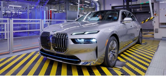 Компания BMW празднует двухмиллионный выпуск BMW 7-Series на заводе в Дингольфинге