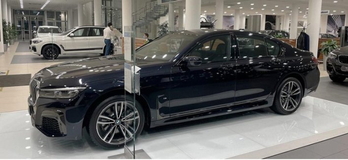 Часть выпущенных для российского рынка автомашин BMW и Mercedes не смогли реализовать в Европе