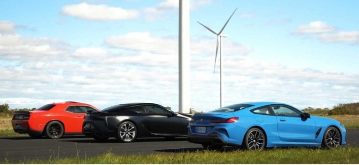 В этой гонке соревнуются BMW M850i, Lexus LC500 и Dodge Challenger SRT Hellcat