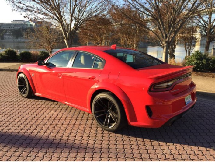 Dodge Challenger SRT Hellcat является соперником Америки в этой гонке. У него 6,2-литровый…