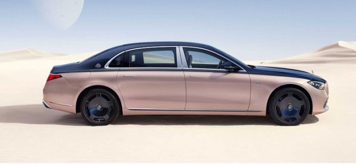 Компания BMW с трудом обогнала Mercedes по годовым продажам в 2022 году