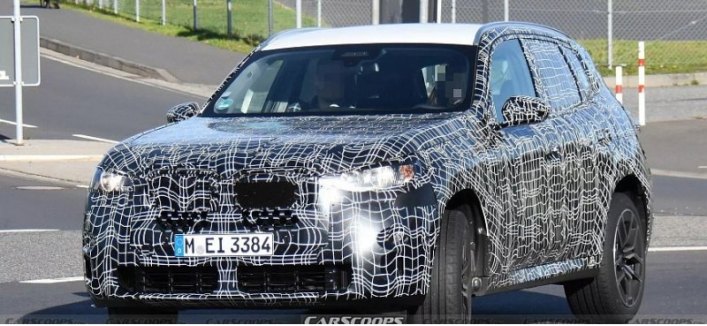 В сети появились шпионские снимки салона нового BMW X3 2024 модельного года