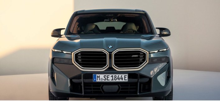 В России поступил в продажу гибридный кроссовер BMW XM стоимостью 36,7 млн рублей