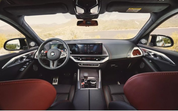 Под экраном управления разместили красный значок «XM». Сборка BMW XM Label Red стартует в августе…