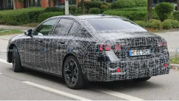 Вскоре должен появиться универсал под кодовым названием G61, а BMW уже объявила о выпуске полностью…
