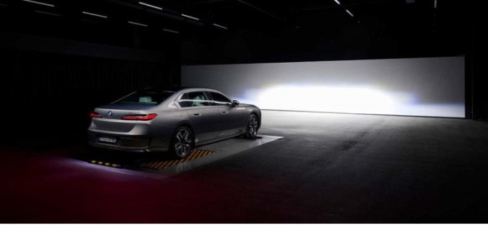 Компания BMW показала новый туннель для испытаний своих фар