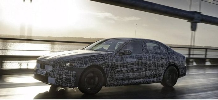 Компания BMW представит новый BMW 5-Series 2024 года и BMW i5 в прямом эфире 24 мая 2023 года