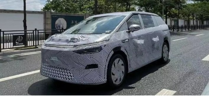 Компания Xpeng из Китая обошла BMW и готовит к производству электрический минивэн с индексом X9