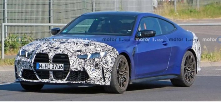 В Сети показали новые шпионские фотографии обновленного купе BMW M4