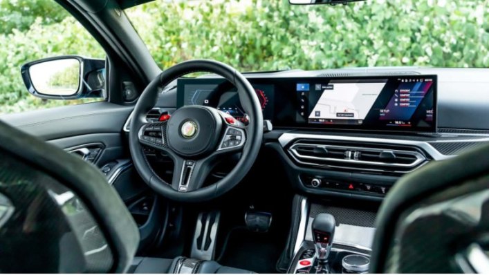 Чтобы продемонстрировать обновленную мощность, Manhart создал M3 Touring с ярко-синей пленкой и…