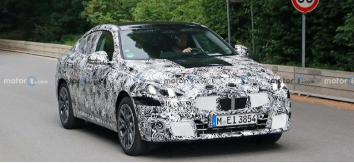 Компания BMW тестирует прототип BMW 2 серии Gran Coupe следующего поколения