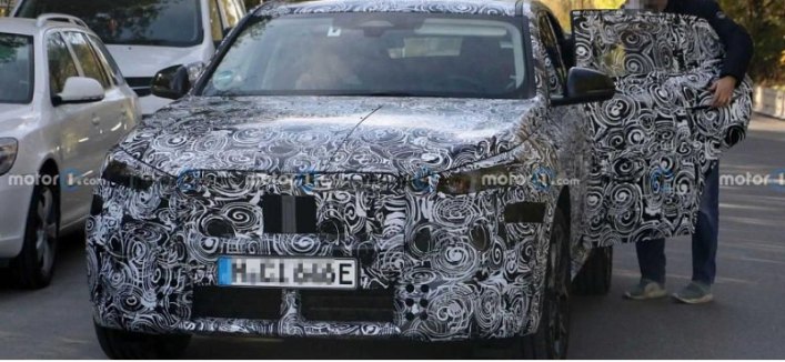 На Нюрбургринге замечен прототип электрического кроссовера BMW iX2 2024 года