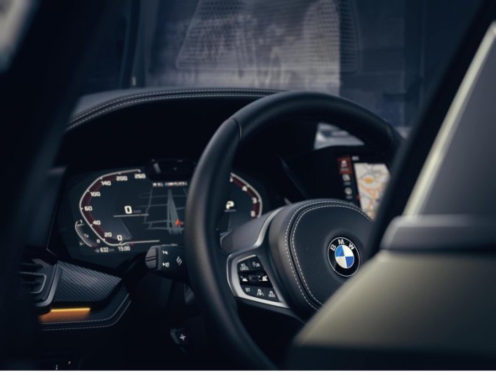 В списке доступных для BMW X6 опций есть ABS, ЕSP и EBD, вспомогательная система торможения (BAS),…