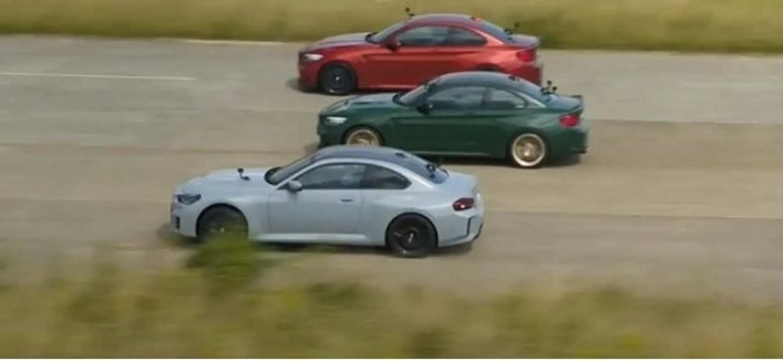 В этом видео BMW M2 2023 года пытается обогнать предыдущие версии BMW M2