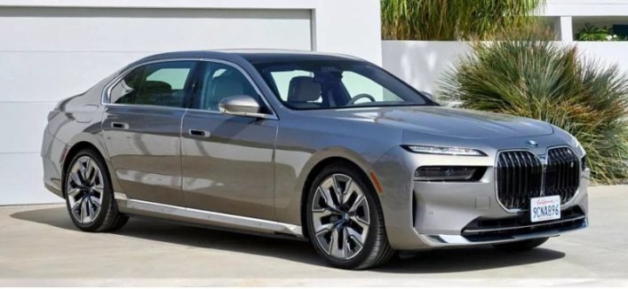 BMW 7-Series и i7 2023 года попали под отзыв из-за дефектных дворников