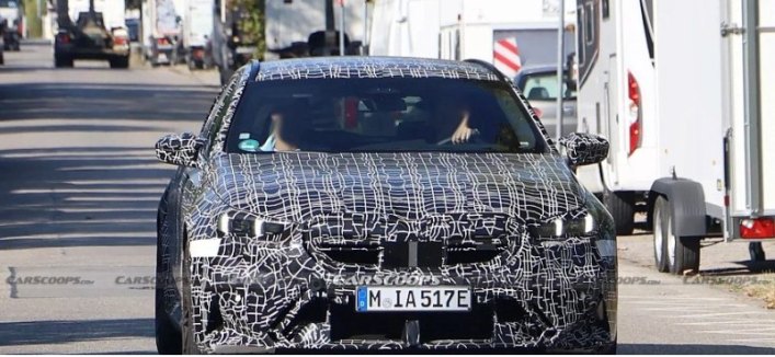 BMW M5 Touring сбрил камуфляж на последних шпионских снимках