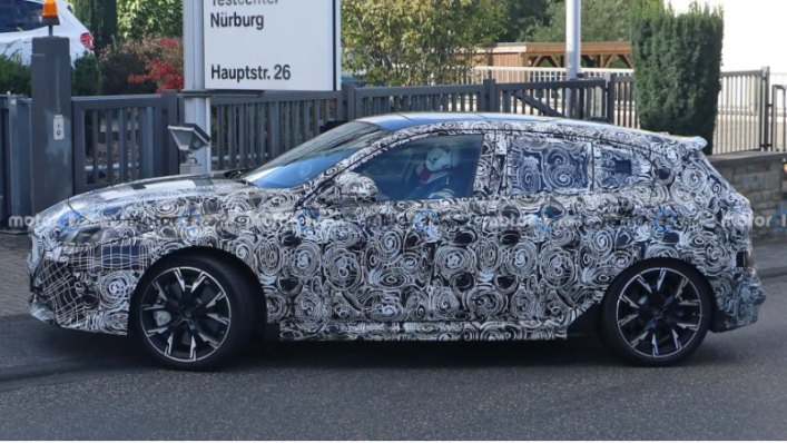 BMW выпустила BMW 1 серии текущего поколения в 2019 году, переведя его на переднеприводную…