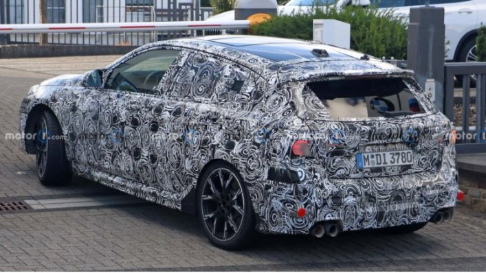 На кадрах также можно предположить, что BMW изменит дизайн приборной панели и приборной панели.…