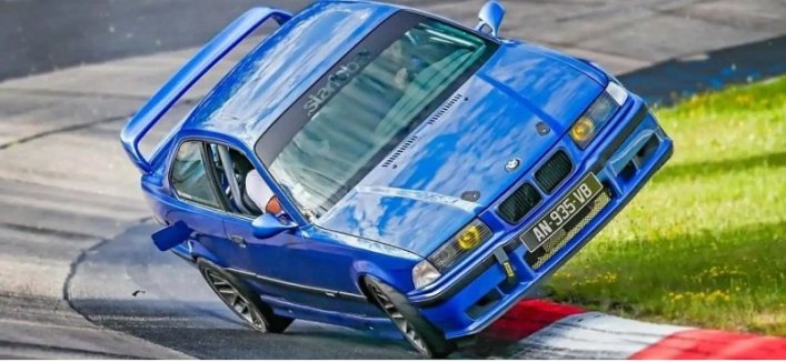 В этом видео показаны жуткие аварии с участием автомобилей BMW на трассе Нюрбургринг