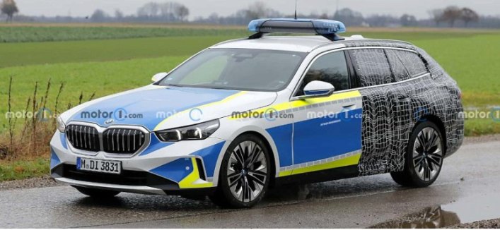Компания BMW замаскировала электрическую 5 Series под полицейскую машину