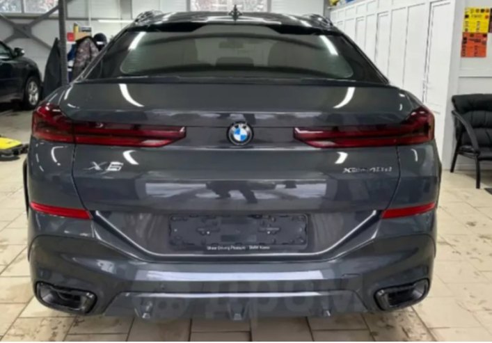 Подчеркивая эксклюзивность BMW X6, владелец подчеркивает его редкий и неповторимый цвет -…