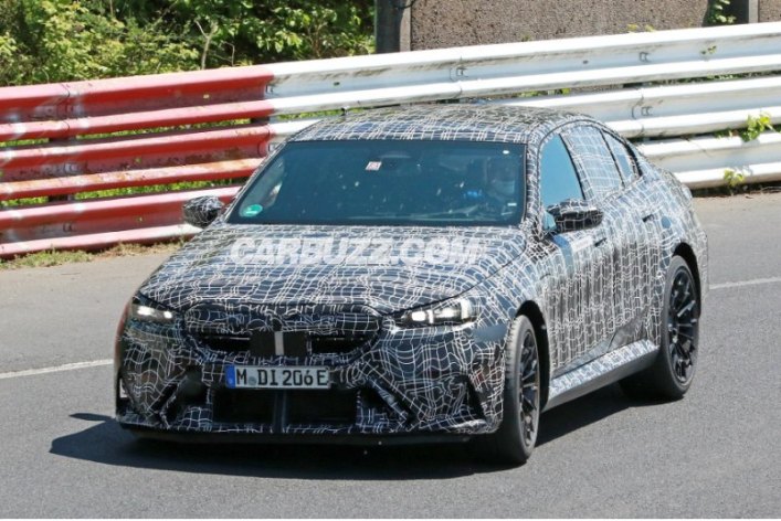 В то время как ожидание мощного седана BMW M5 поколения G90 становится все сильнее по мере…