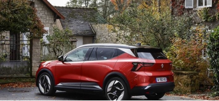 Компания Renault обогнала BMW в борьбе за звание «Автомобиль года 2024»