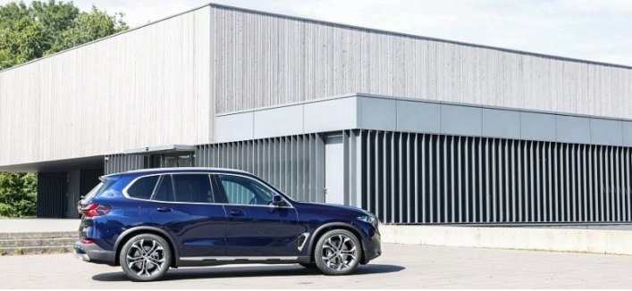 BMW отзывает кроссоверы X5 и X7: их подушки безопасности могут разнести приборку