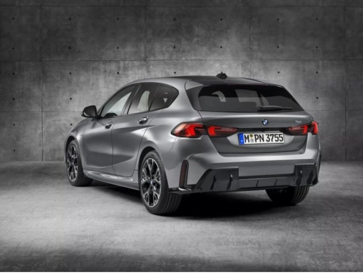 Европейские продажи новой 1-Series начнутся в октябре, хотя подробности о ценах пока не объявлены.