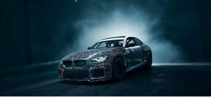 BMW представляет новый гоночный автомобиль