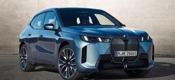 Компания BMW обновила электрический кроссовер BMW iX. Фото новинки