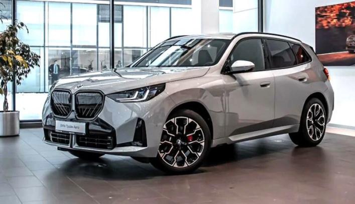 Стандартный BMW X3 оснащается бензиновым турбомотором на два литра мощностью 190 или 258 лошадиных…