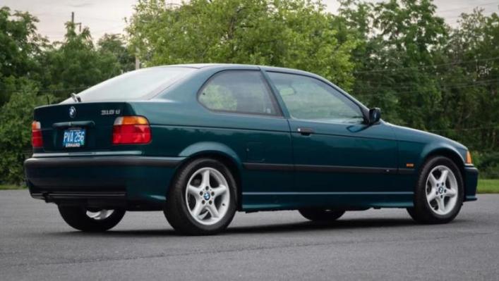 Версия хэтчбека 318ti была примерно на 20 сантиметров короче седана 3 Series, а также получила…