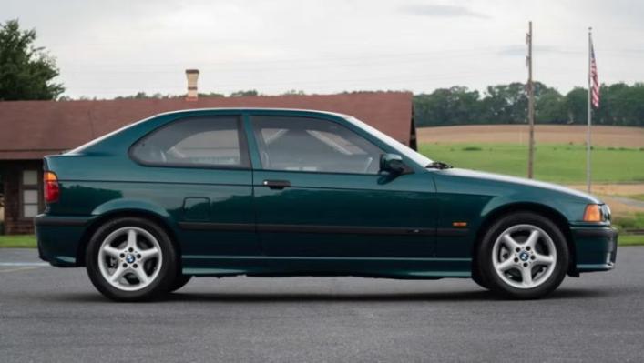 318ti был на 60 кг легче, чем исполнение 3 Series в кузове купе и седан, что увеличивало его…