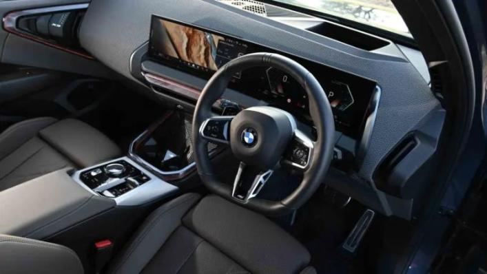 Стоит напомнить, что это не обычная версия X3. Это гибридный xDrive 30e, в котором бензиновый и…