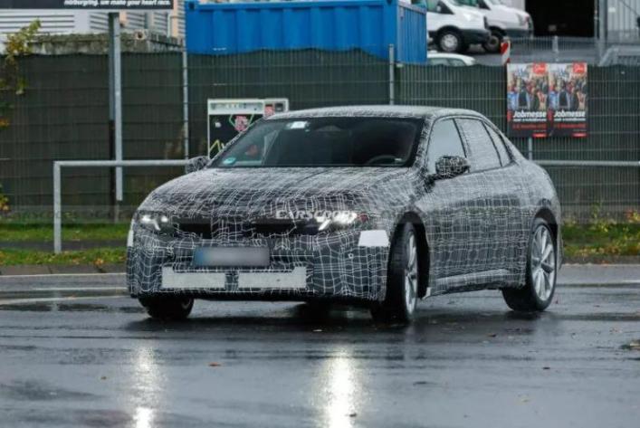 BMW уже подтвердила, что в дальнейшем появятся и другие электрические модификации, включая базовую…