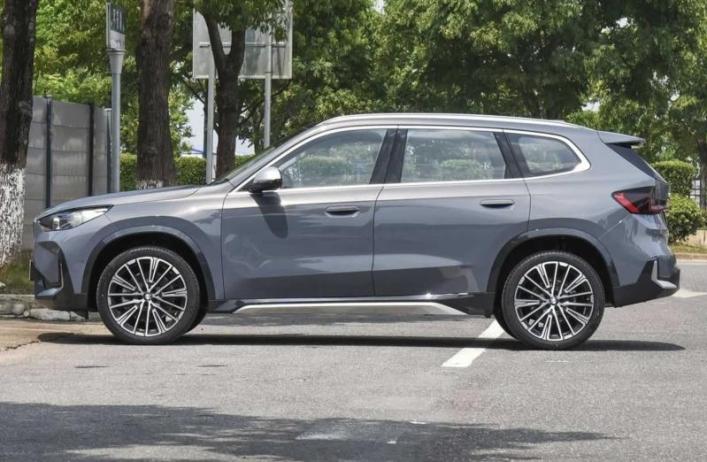 В России сейчас на продажу выставлены новые BMW X1 Long III (U11/U12). Это автомобили в наличии и…