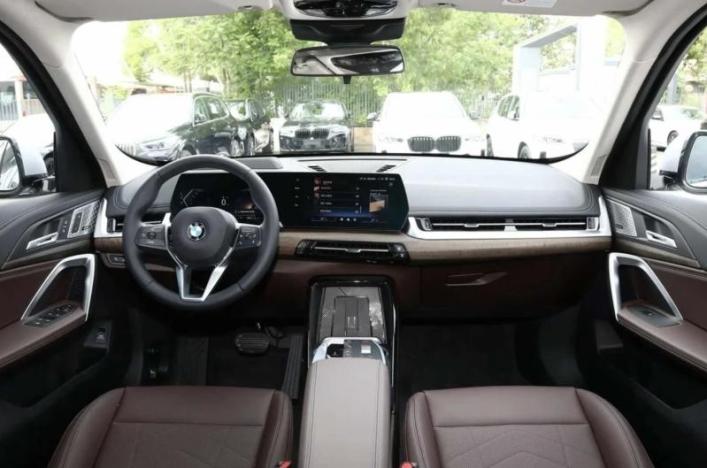 Собирает паркетники совместное предприятие BMW-Brilliance.
