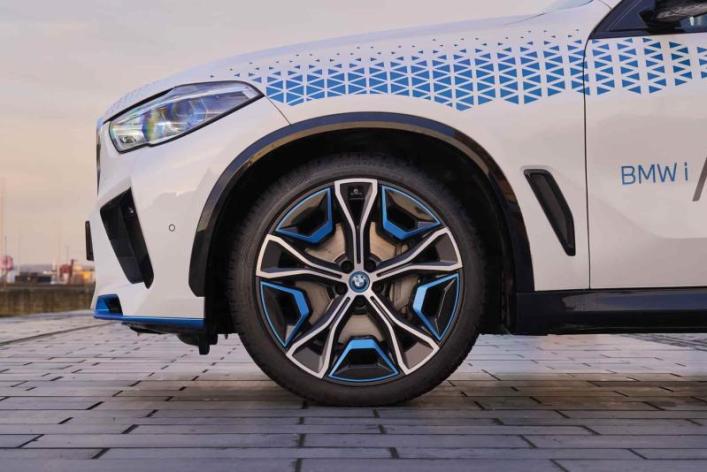 Новый BMW X5 получит водородный двигатель, разработанный совместно с Toyota
