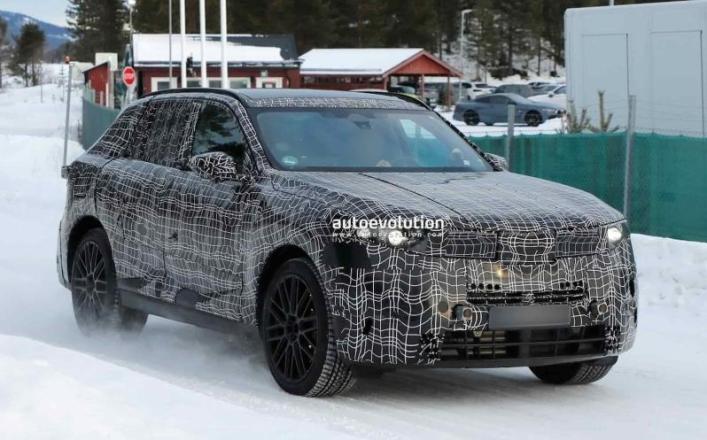 Новый BMW X5 (G65) подловили на заснеженных дорогах Скандинавии