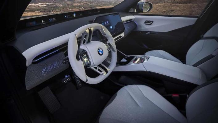 Интерьер BMW iX3