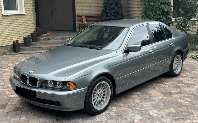 The Iconic BMW 5 Series E39: A Blend of History and Technology