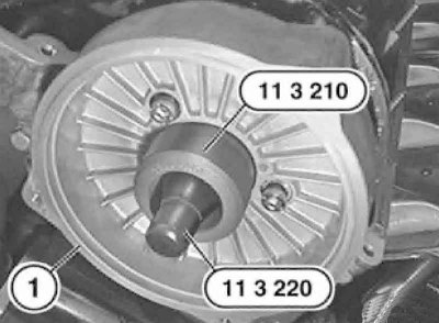 10. Conectați garnitura cu instrumentul nr. 11 3 200, complet cu instrumentul nr. 00 5 500.