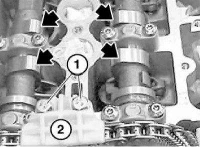 9. Выньте заглушку из задней части картера, ниже стартера, и проверните двигатель по часовой…