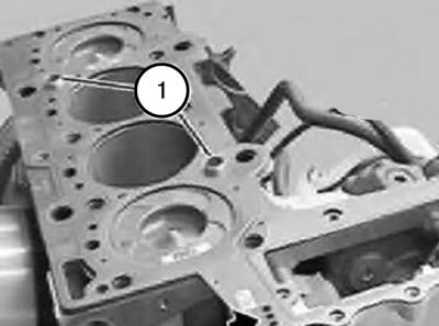 Выступ днища поршня 0,72-0,83 мм: Установить уплотнительную прокладку с одним отверстием.