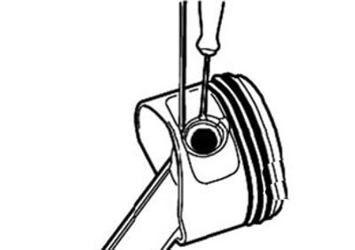 6. Вынуть стопорное кольцо и выпрессовать поршневой палец.