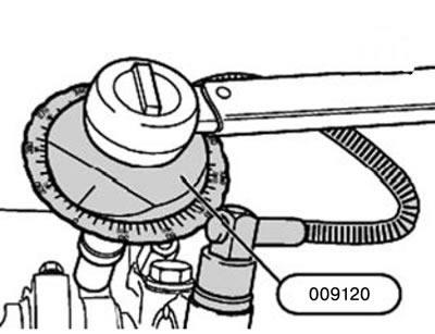 23. Затянуть шатунные болты с помощью приспособления 009120 или приспособления 112110.