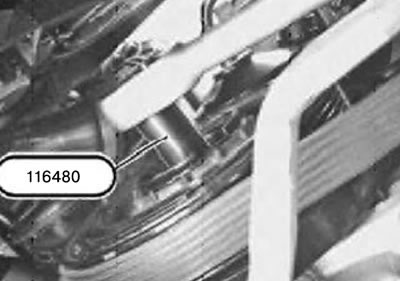 22. Провернуть двигатель с помощью приспособления 116480 на два оборота по направлению вращения, до…